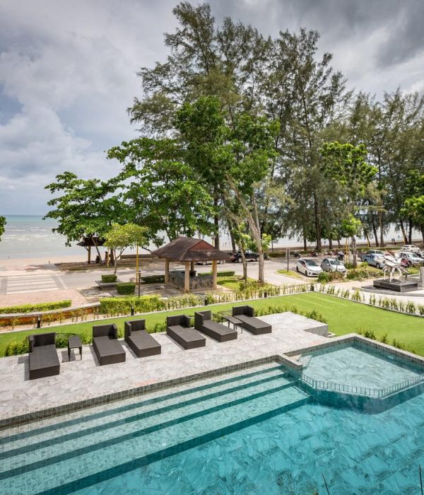 Maneetel Kabi Beachfront